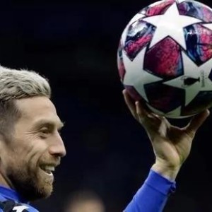 一竞技平台- 布雷西亚女足创历史，首夺意甲冠军奖杯  