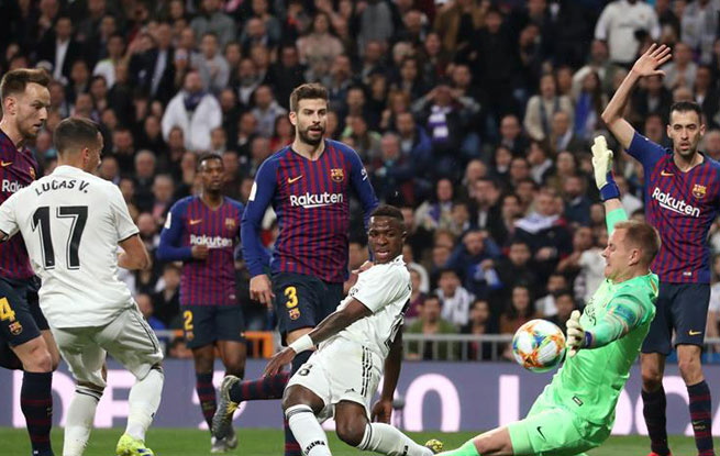  特尔施特根开挂表现 巴萨门神德甲扑救集锦刷屏  