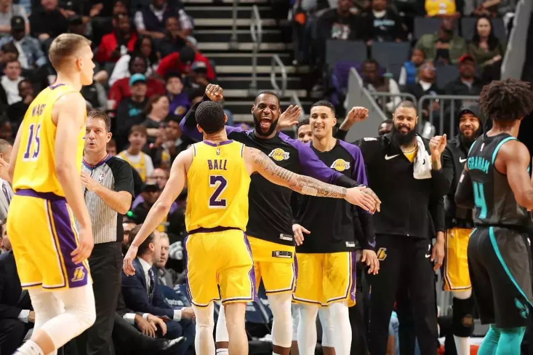  拉梅洛三双创新高 黄蜂爆冷击败爵士  